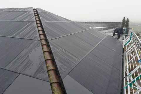 Photovoltaikanlage mit speziell angefertigt Kanten