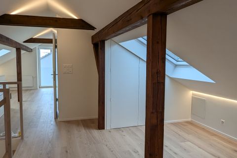 Dachstocksanierung mit Licht und Steckdoseninstallationen